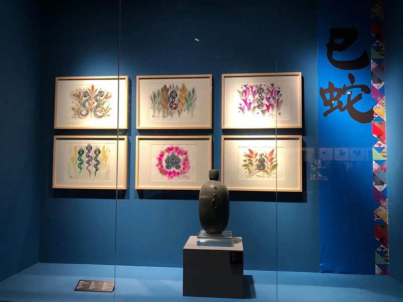 qm球盟会·(中国)球盟会展柜-巳蛇.jpg