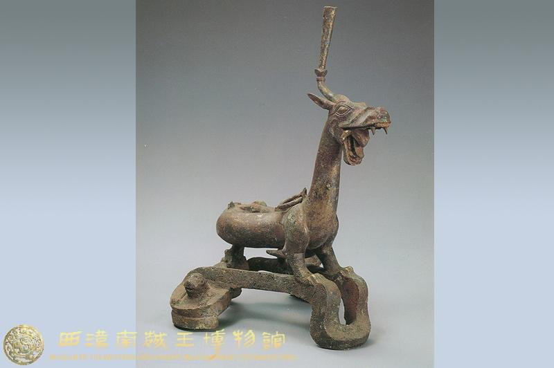 屏风铜蟠龙托座.png