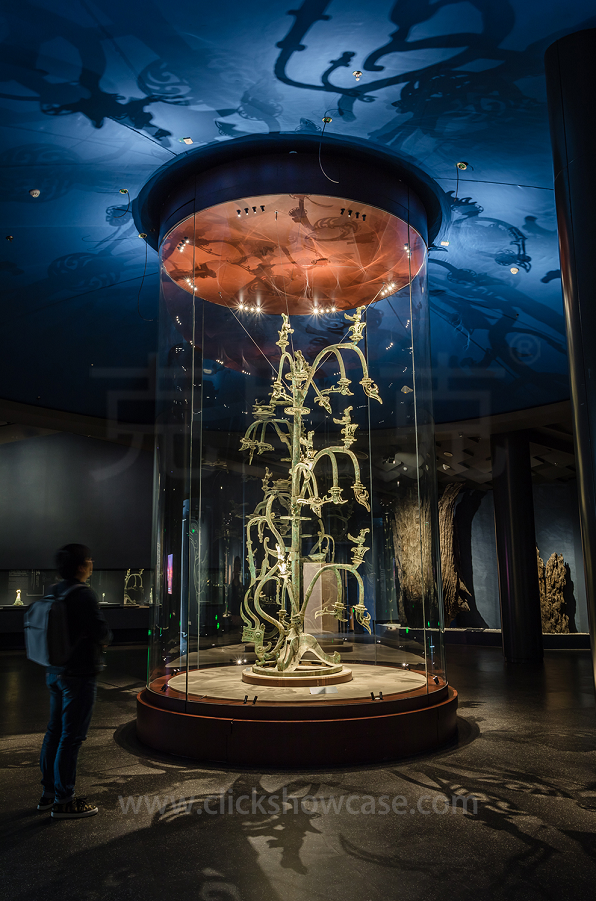 三星堆博物馆展柜.png