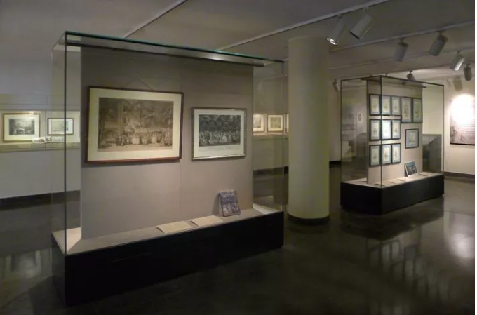 北大赛克勒考古与艺术博物馆设计定制展柜.png