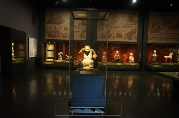 为独立展柜加装防震装置-qm球盟会·(中国)球盟会展柜.png