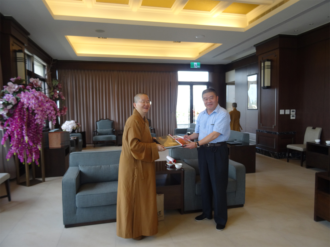 qm球盟会·(中国)球盟会展柜——星云法师 qm球盟会·(中国)球盟会展柜——星云法师